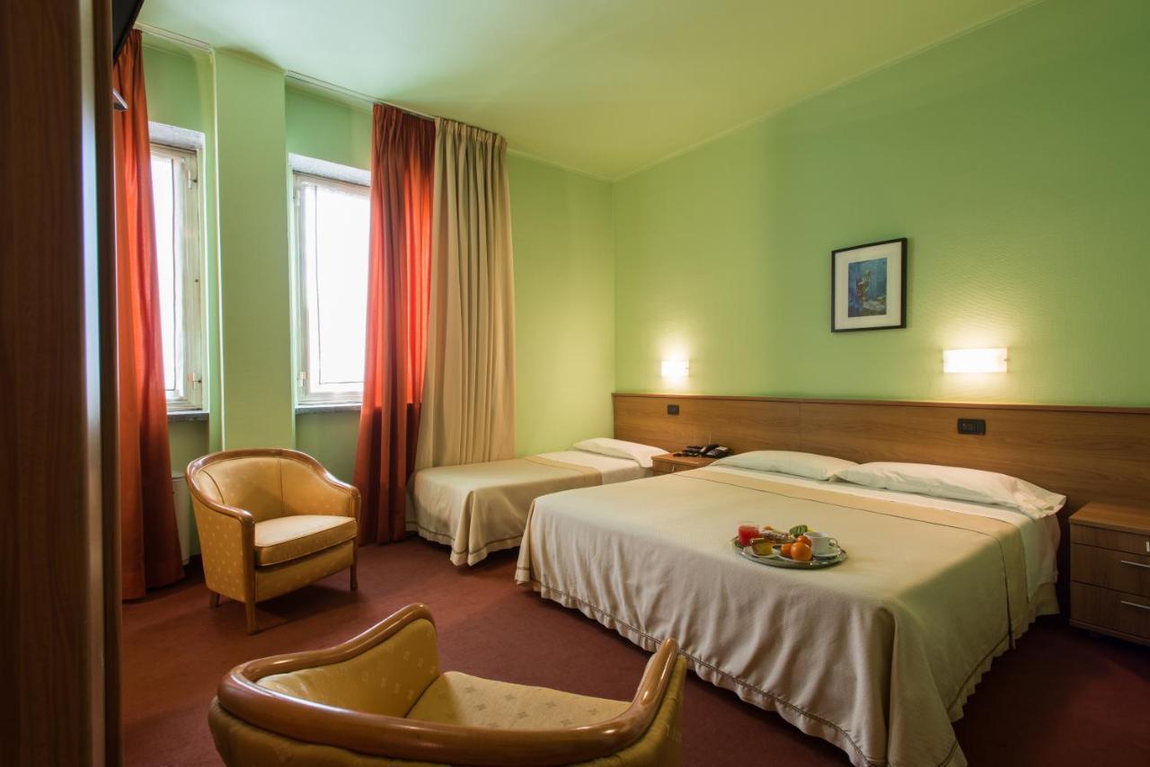 Hotel Lux Alessandria Bagian luar foto