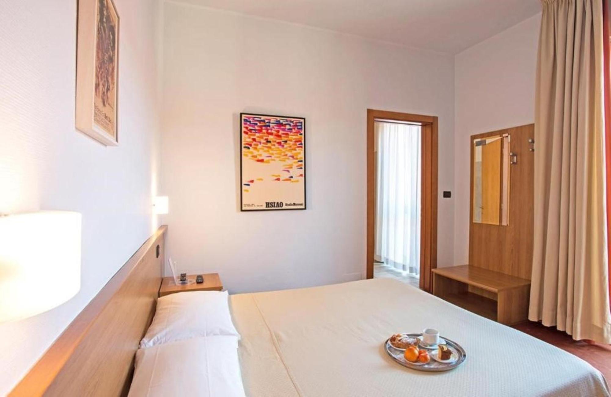 Hotel Lux Alessandria Bagian luar foto