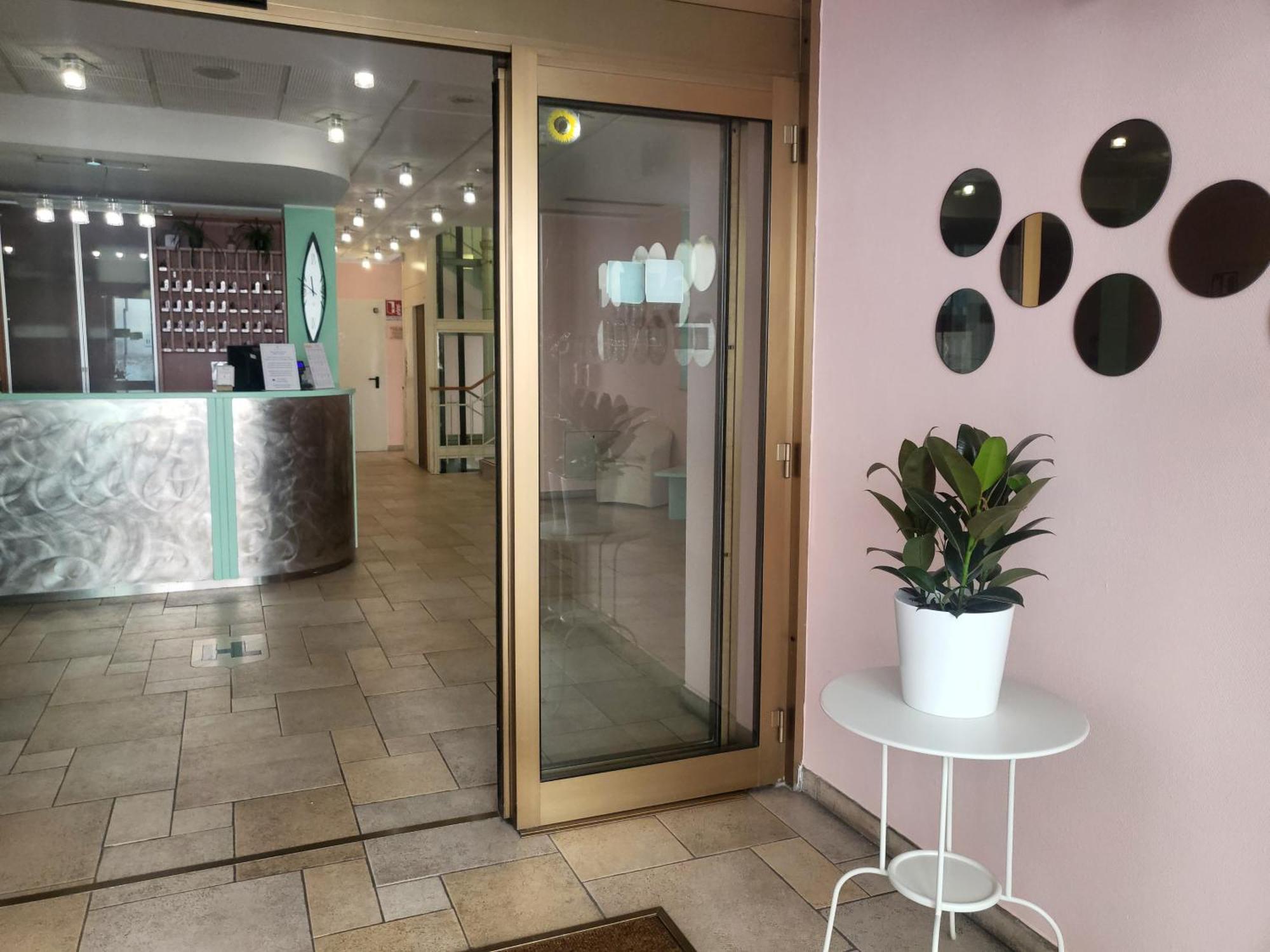 Hotel Lux Alessandria Bagian luar foto