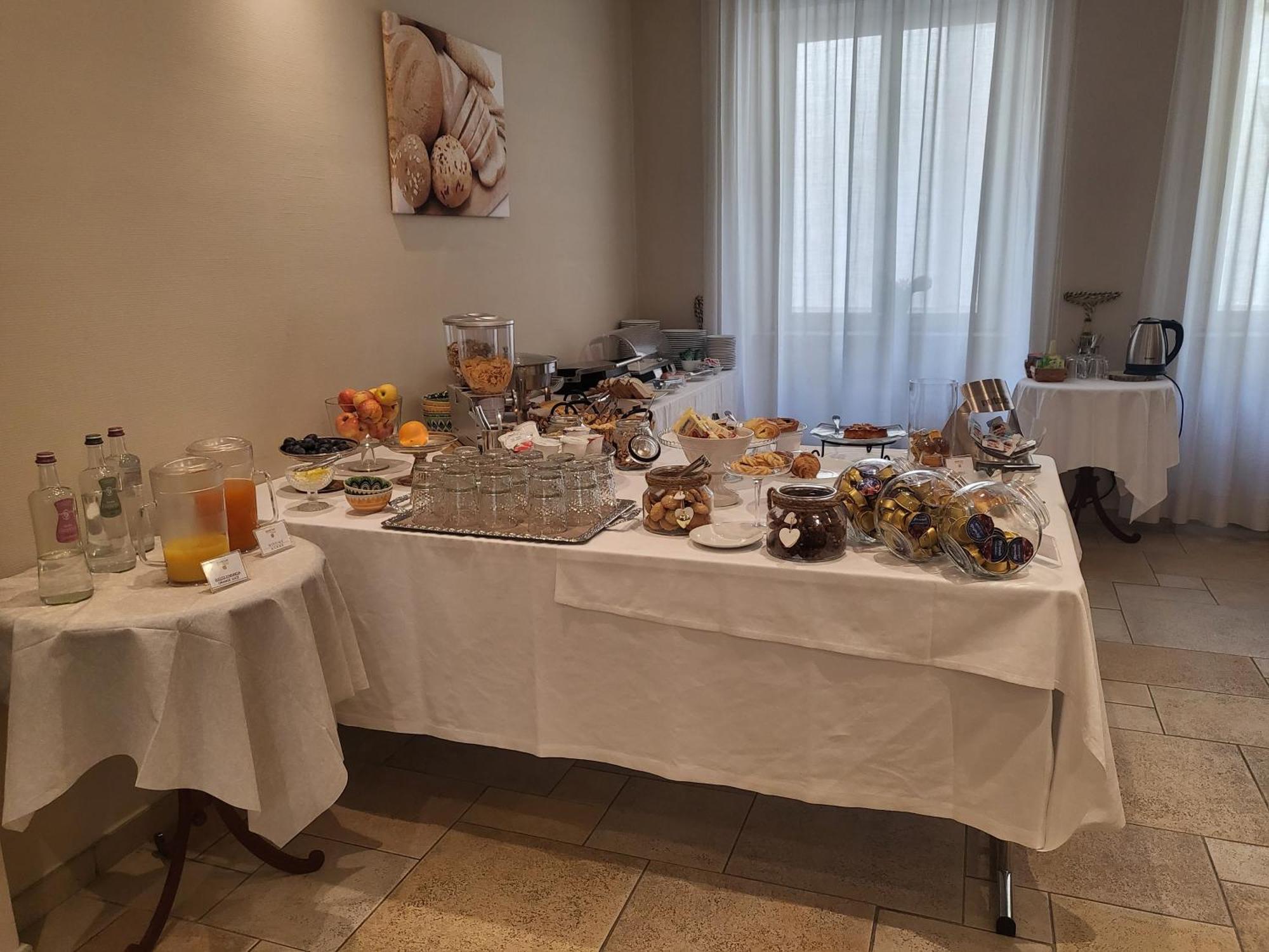 Hotel Lux Alessandria Bagian luar foto