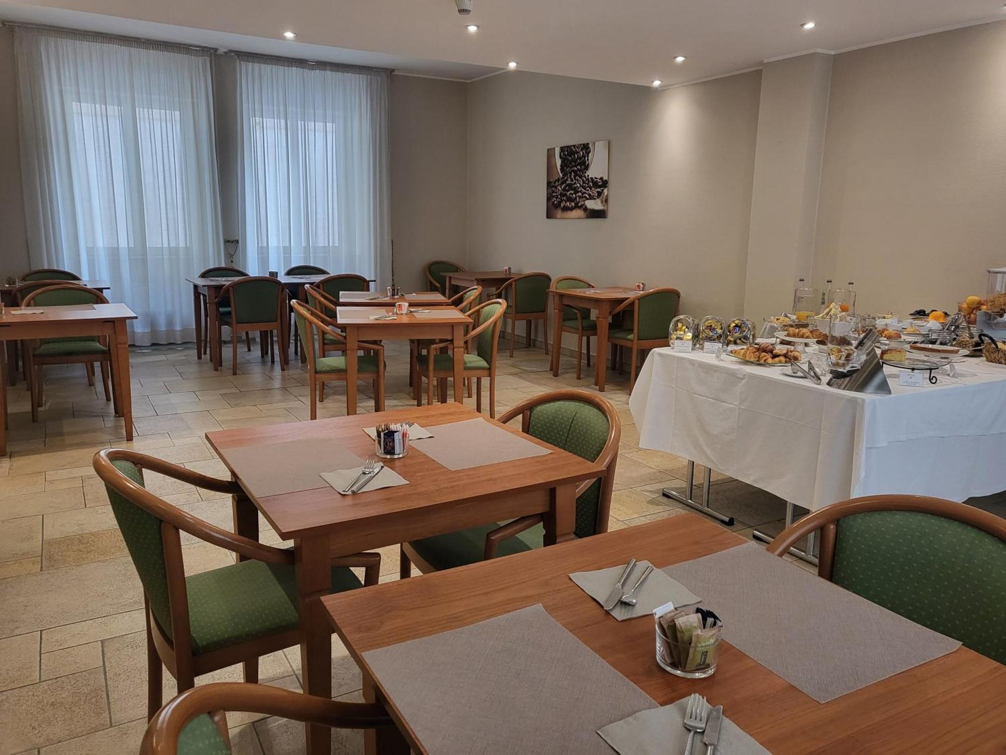 Hotel Lux Alessandria Bagian luar foto