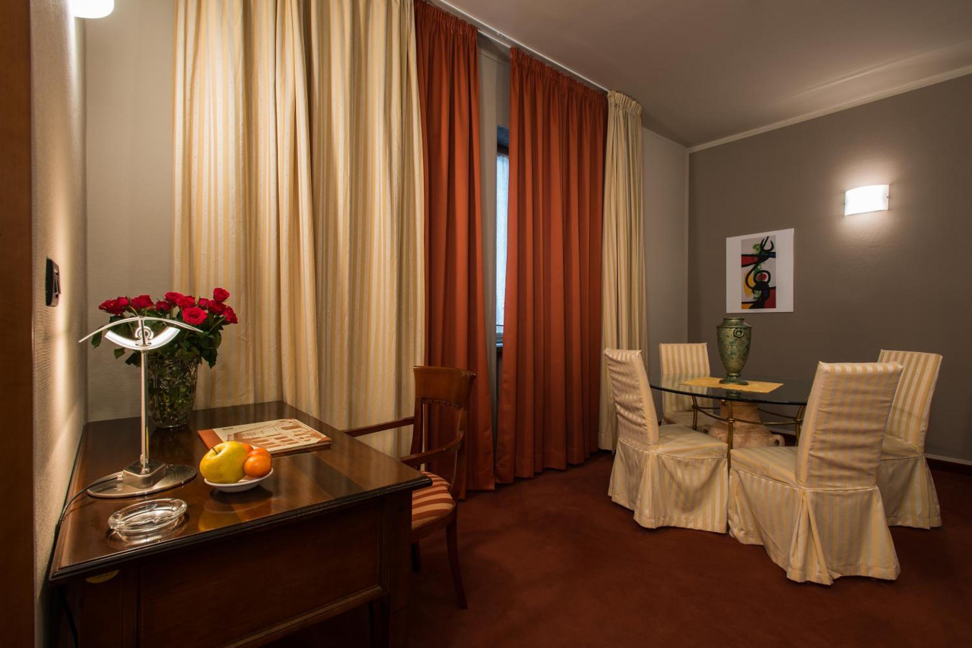 Hotel Lux Alessandria Bagian luar foto
