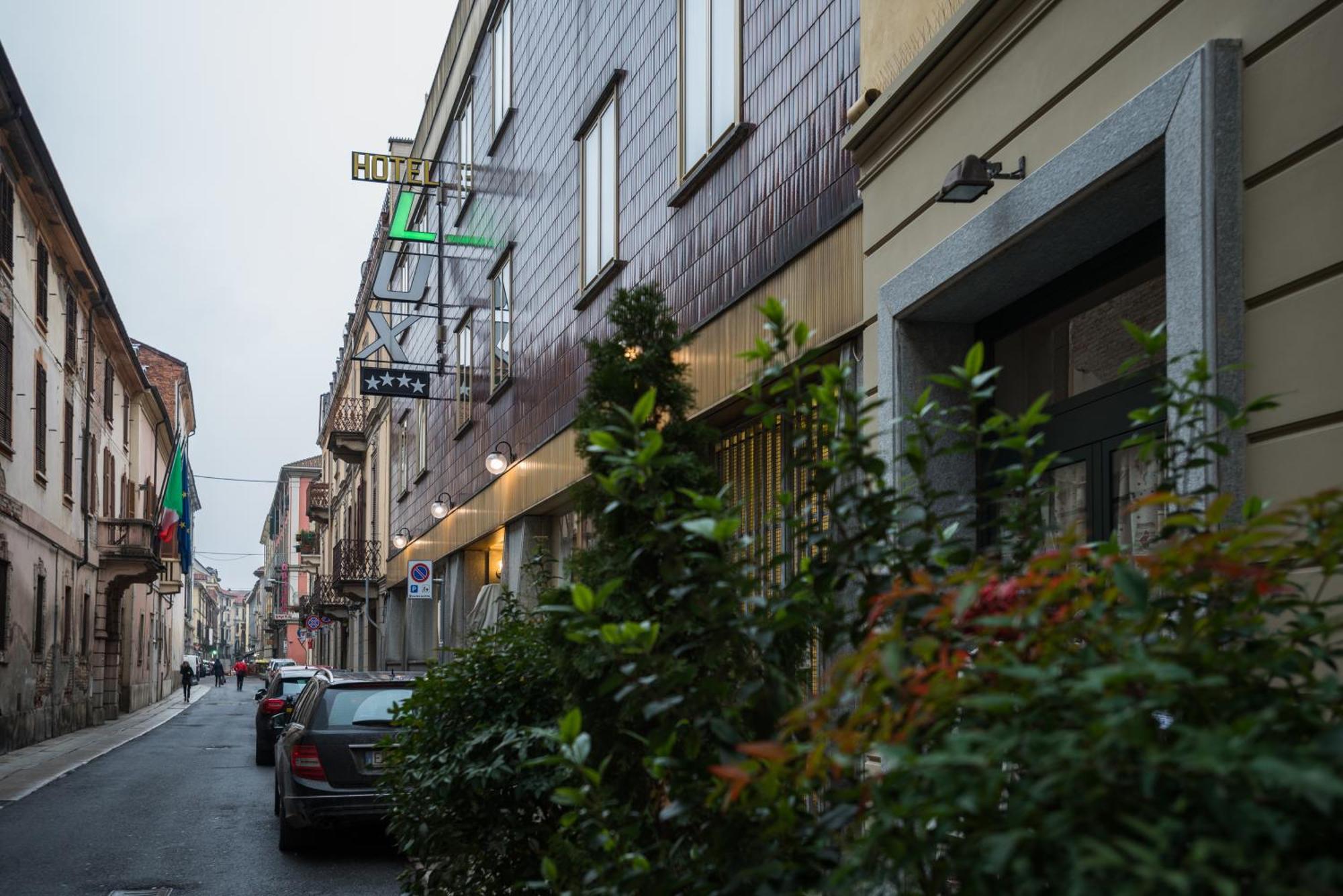 Hotel Lux Alessandria Bagian luar foto