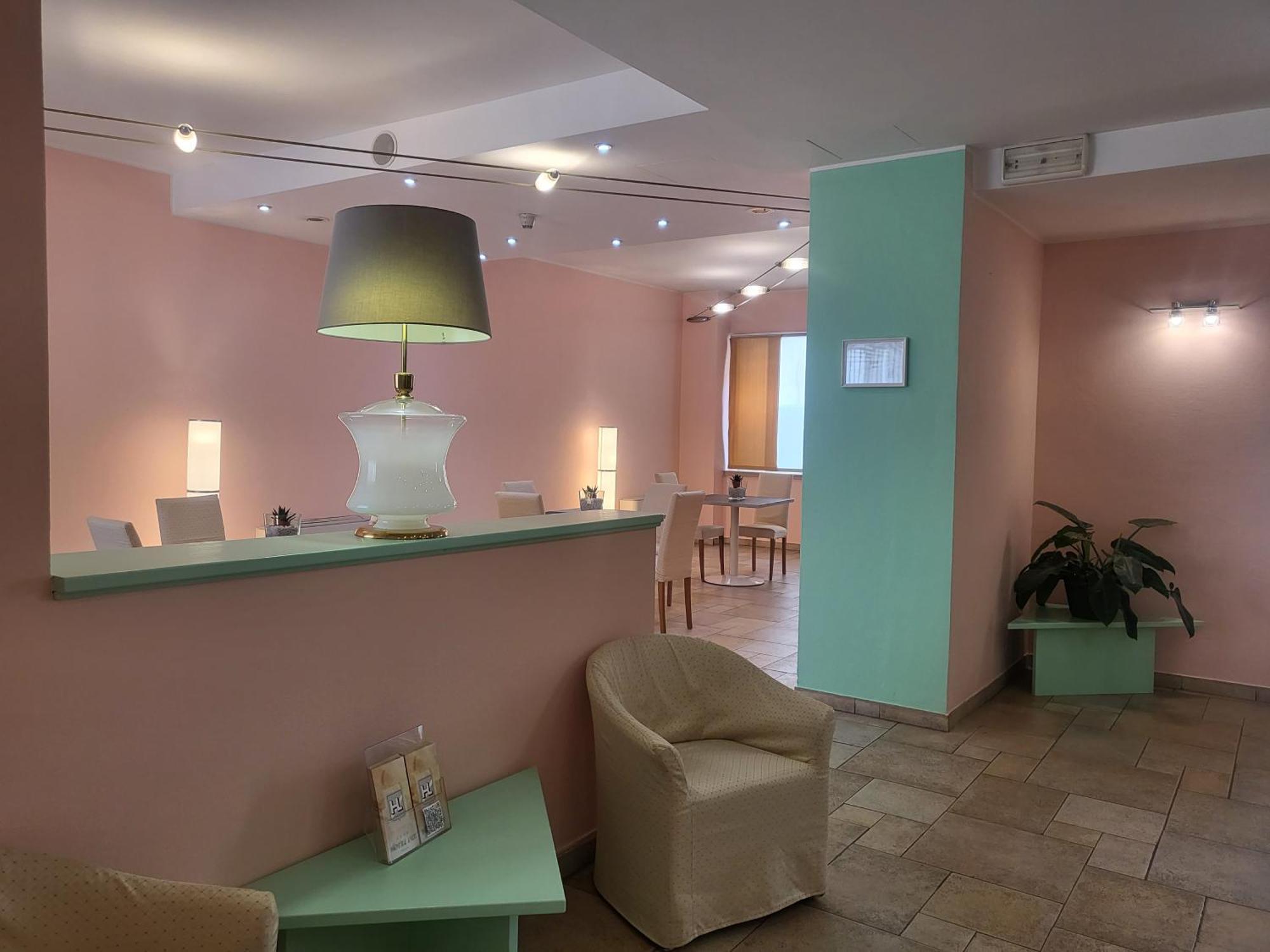 Hotel Lux Alessandria Bagian luar foto