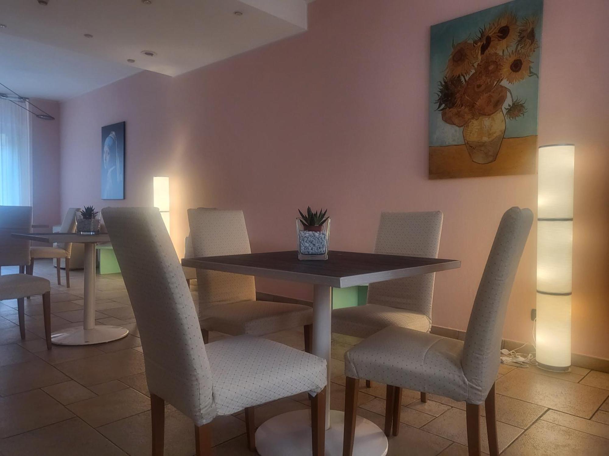 Hotel Lux Alessandria Bagian luar foto