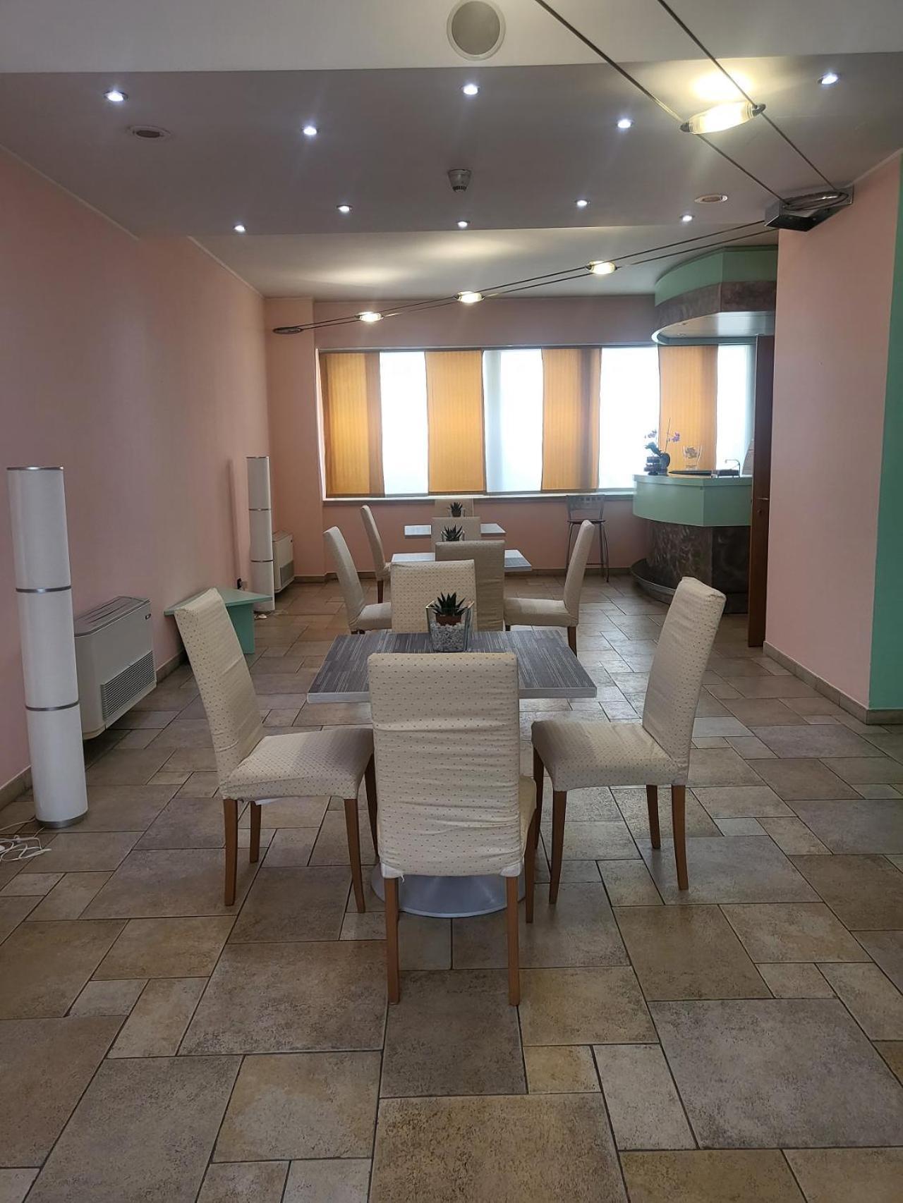 Hotel Lux Alessandria Bagian luar foto