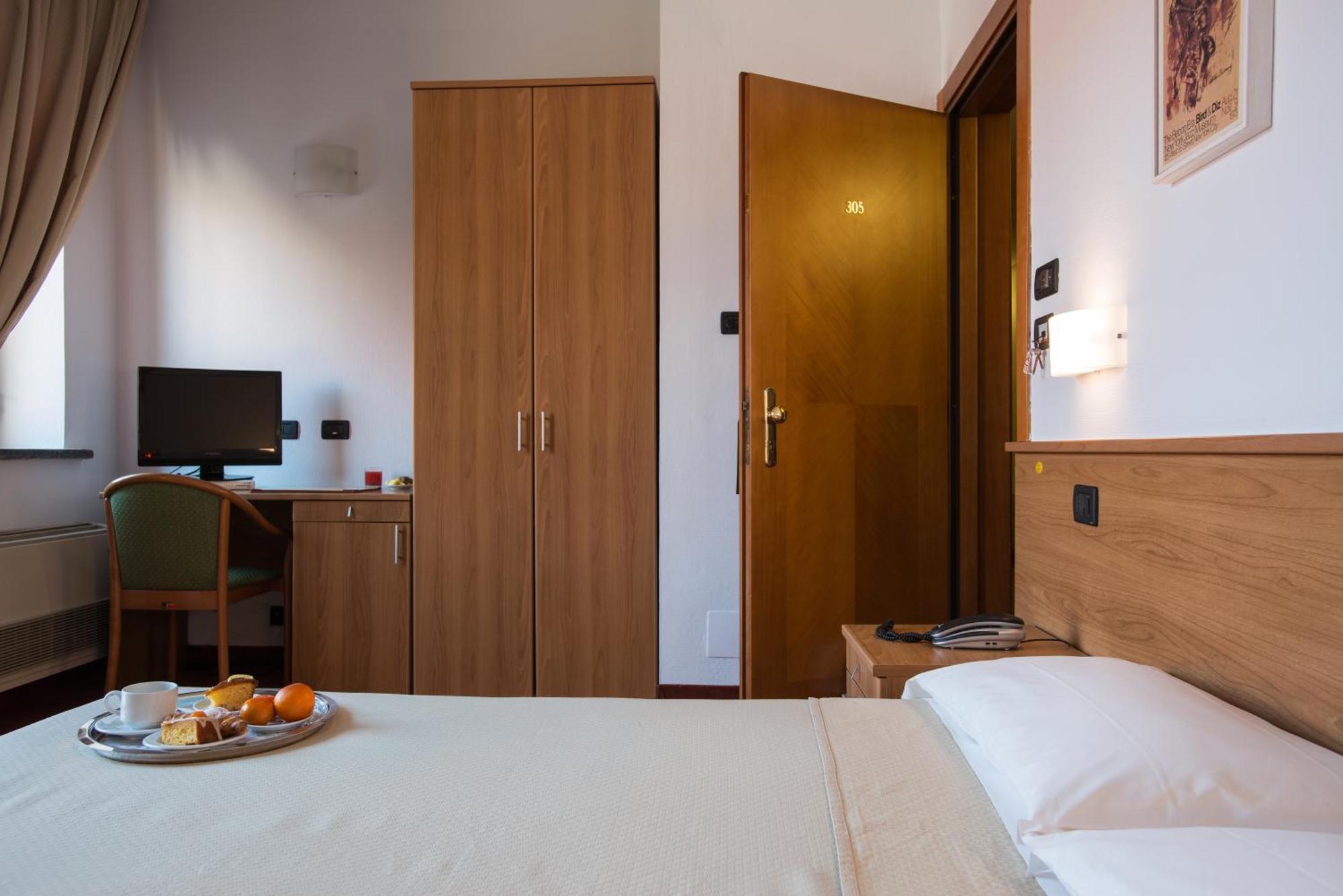 Hotel Lux Alessandria Ruang foto