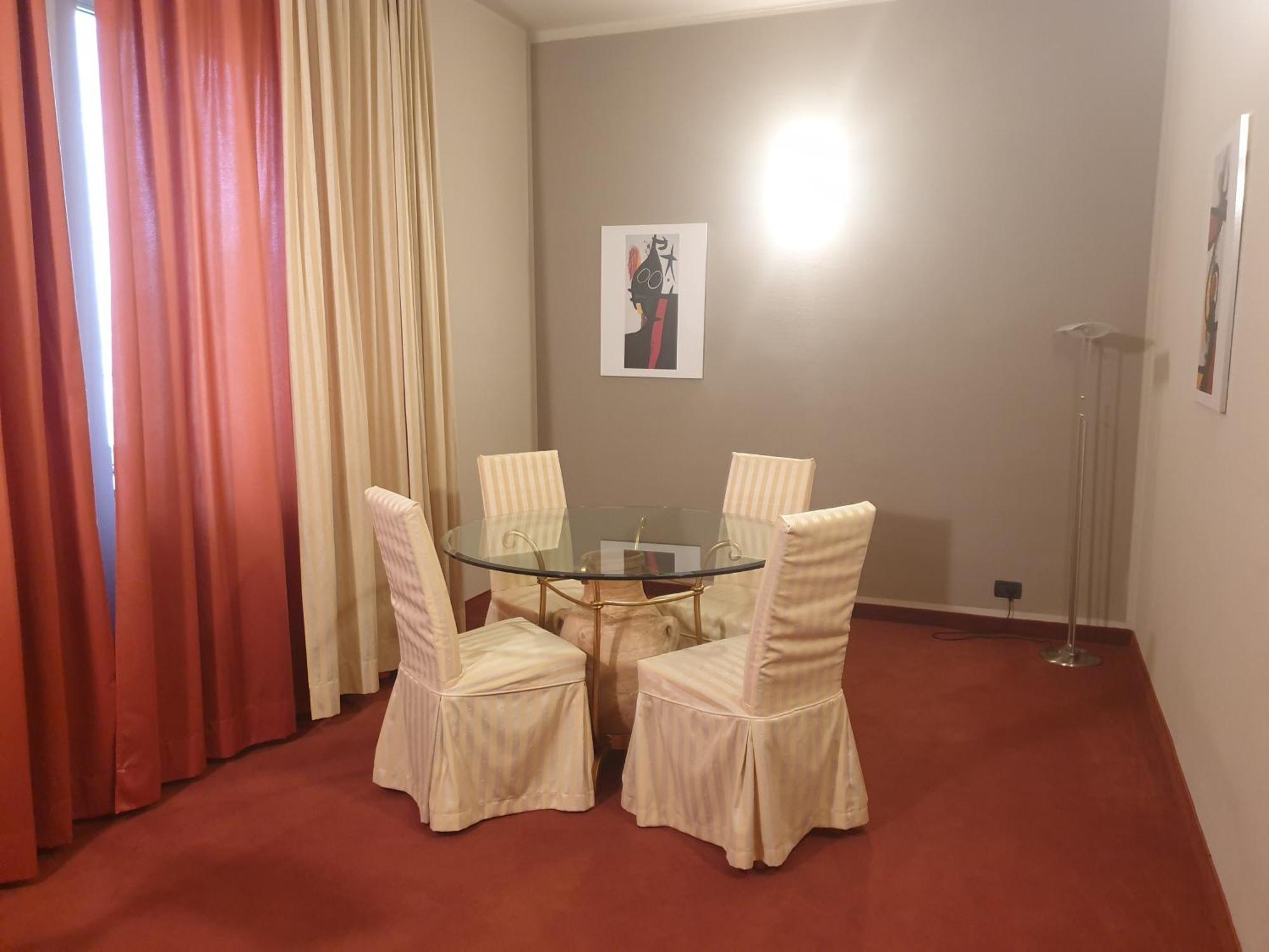 Hotel Lux Alessandria Ruang foto