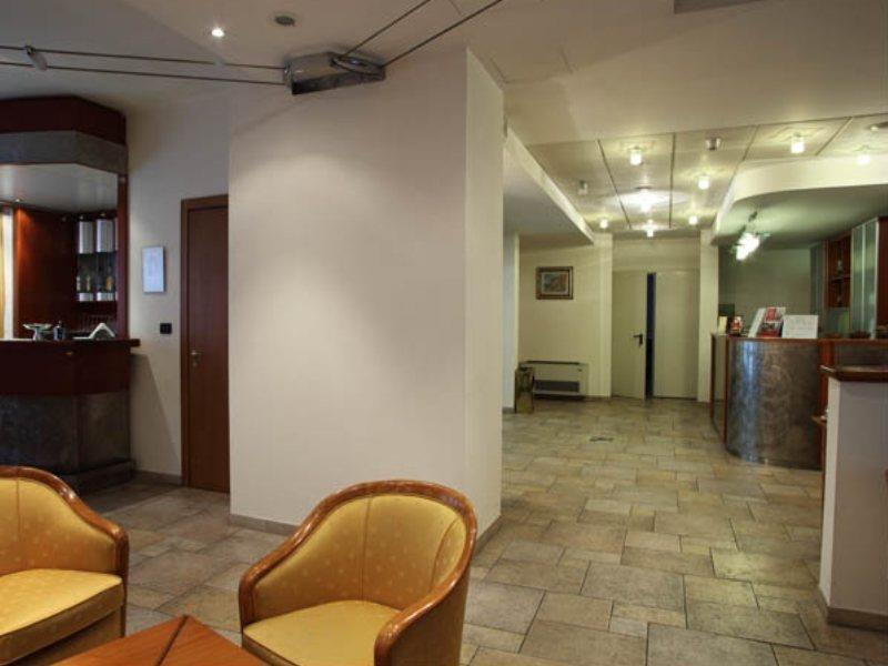 Hotel Lux Alessandria Bagian luar foto