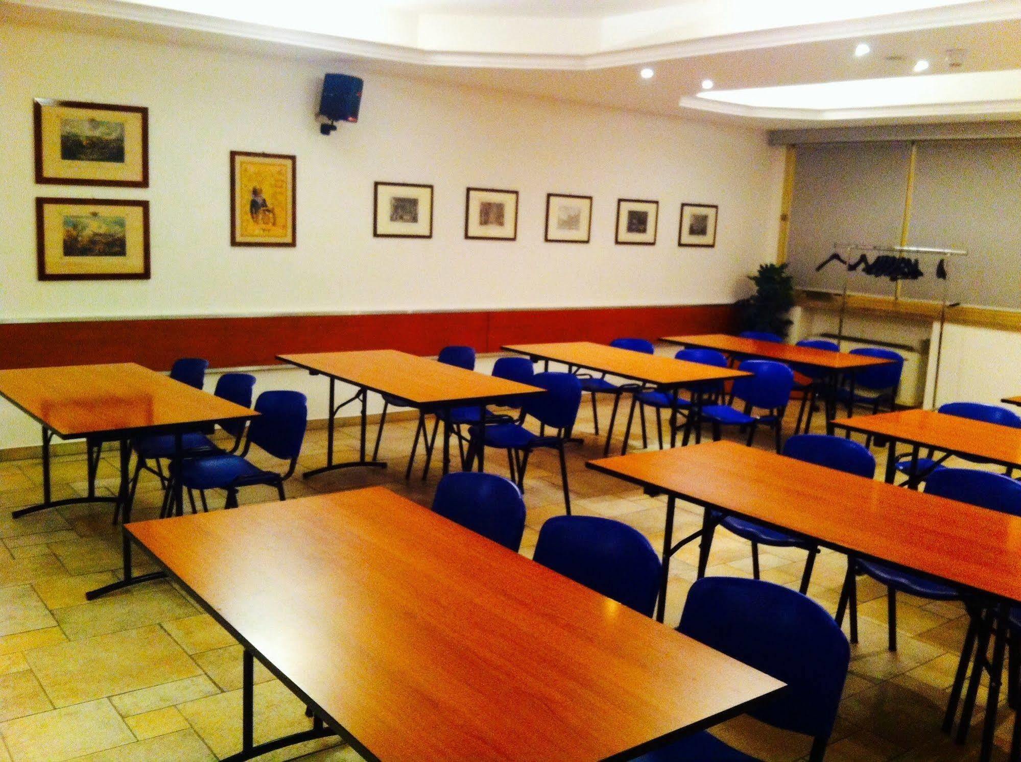 Hotel Lux Alessandria Bagian luar foto