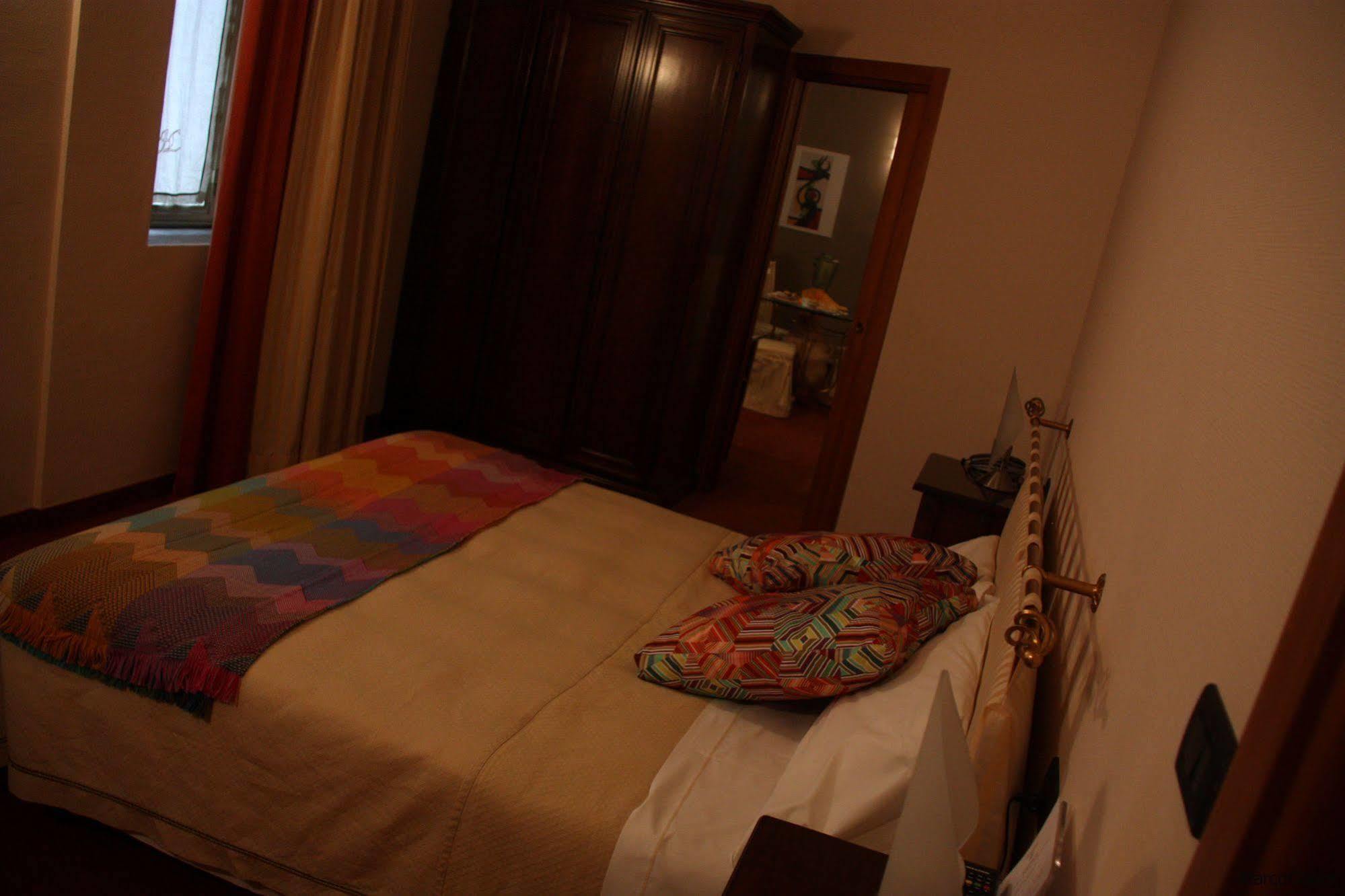 Hotel Lux Alessandria Bagian luar foto
