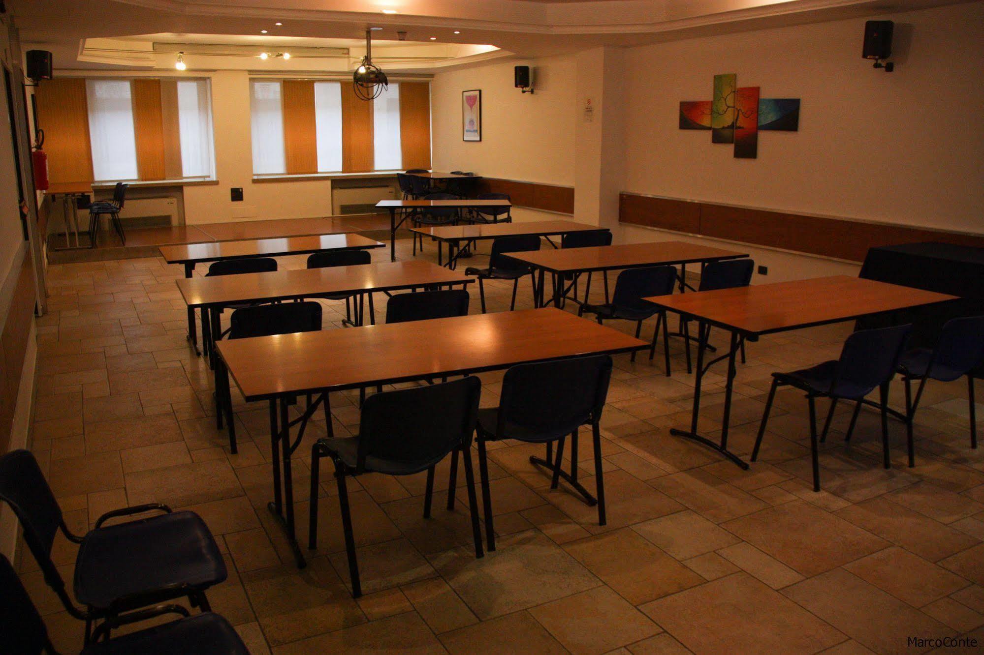 Hotel Lux Alessandria Bagian luar foto