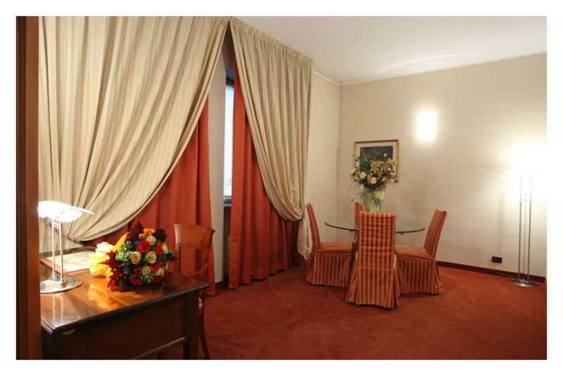 Hotel Lux Alessandria Bagian luar foto